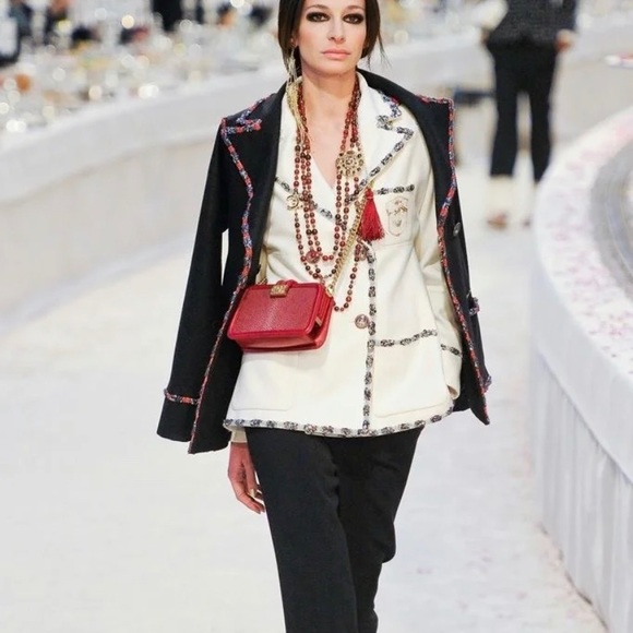 Chanel jacket - Picture 2 of 7